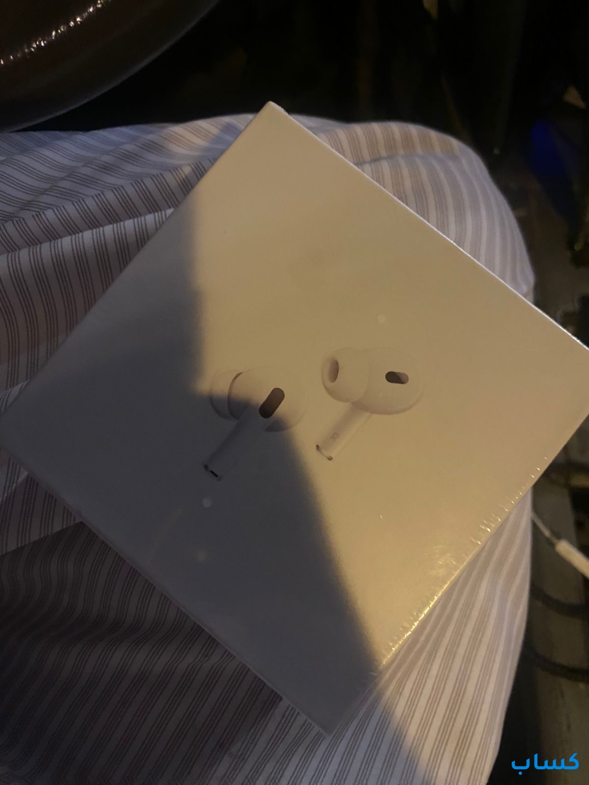 عدد ثلاث سماعات ايربود برو